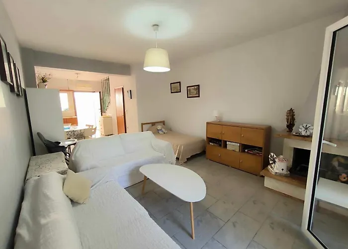 House For Rent In Неа-Скиони