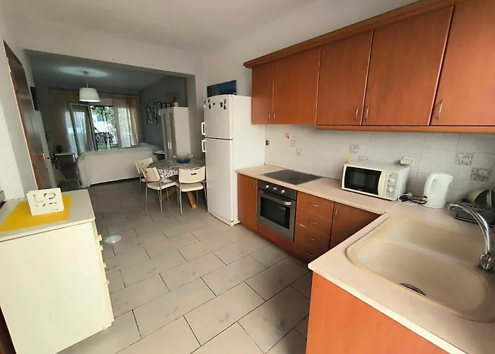 House For Rent In Дом отдыха